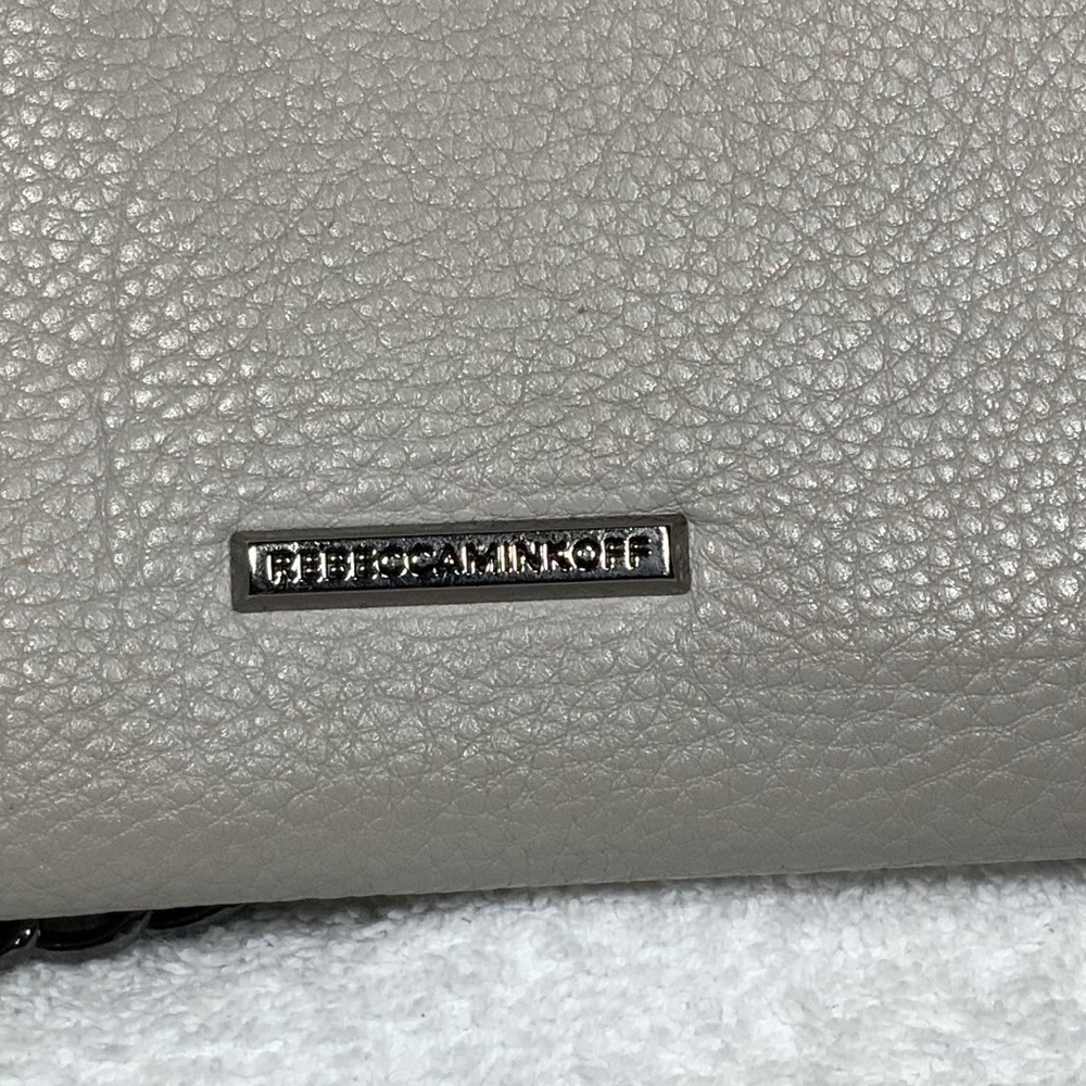 NWOT - Rebecca Minkoff Wallet/Clutch on chain - Picture 15 of 16